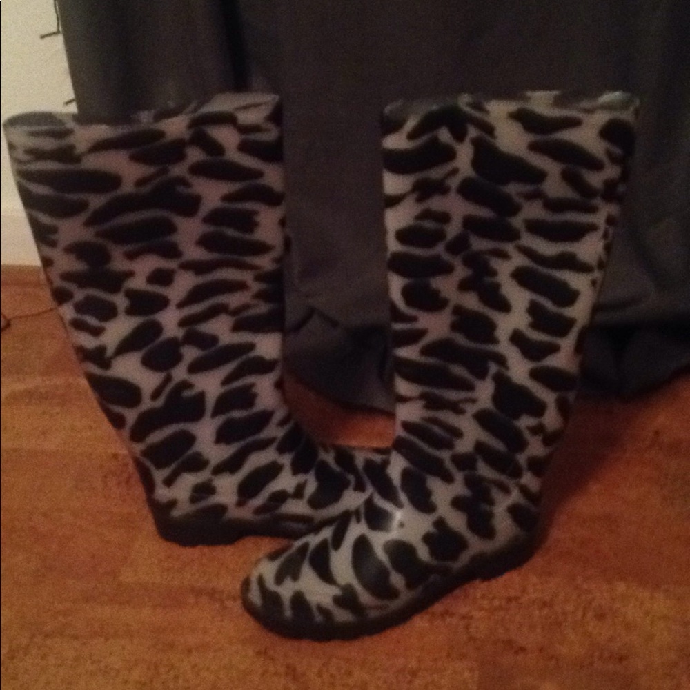 Galoshes(rain boots)